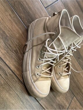 Converse Chuck Taylor All Star Hi Platform Sneakers in cream & tan Women’s Sz 8